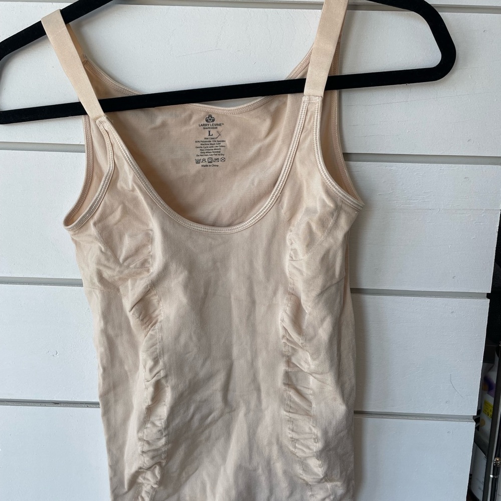 💗ONLY $10.00⭐️ Just accept the price if interested. 💗 Larry Levine shape wear.